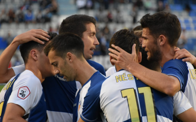 Pinya de l'equip després d'un dels tres gols d'avui | Críspulo Díaz